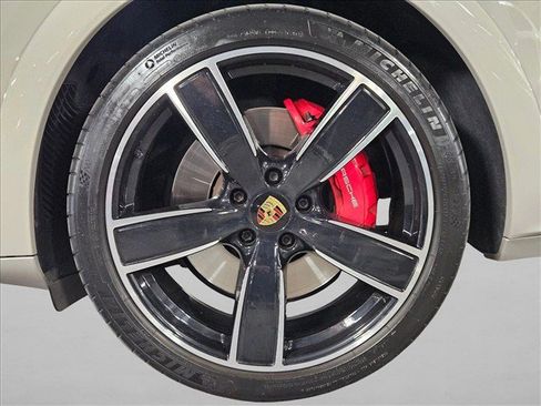 Used 2022 Porsche Cayenne GTS AWD/4WD image 23
