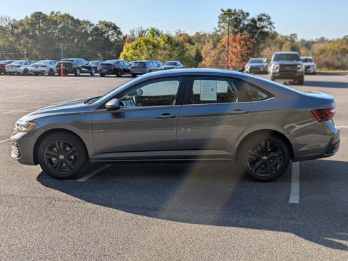 Used 2024 Volkswagen Jetta SE w/ Panoramic Sunroof Package image 6