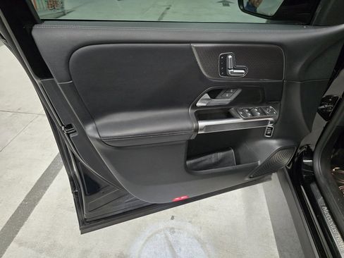 Used 2021 Mercedes-Benz GLB 250 image 13