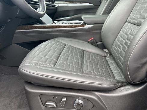 Used 2025 Cadillac Escalade Sport Platinum image 9