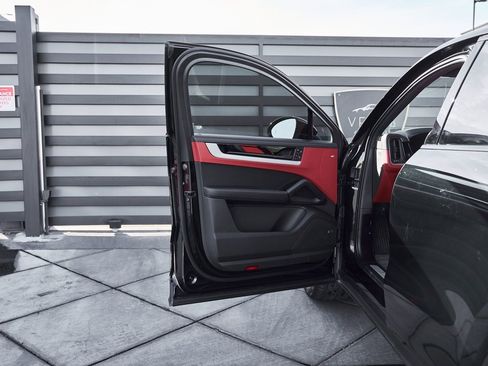 Used 2024 Porsche Cayenne Coupe image 26