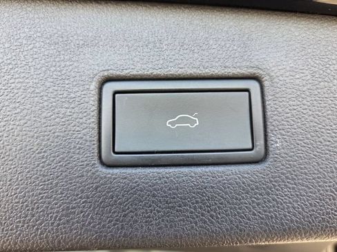 Used 2024 Volkswagen Tiguan SEL R-Line AWD/4WD image 17