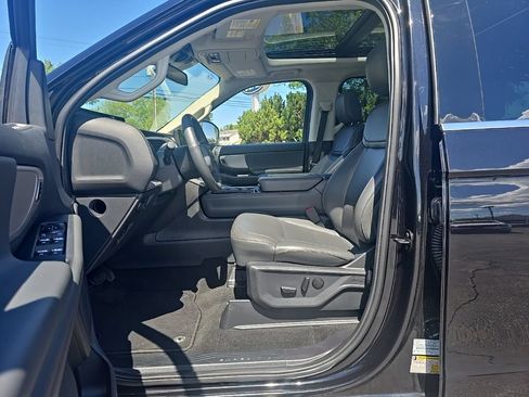 Used 2025 Ford Expedition Active AWD/4WD image 14