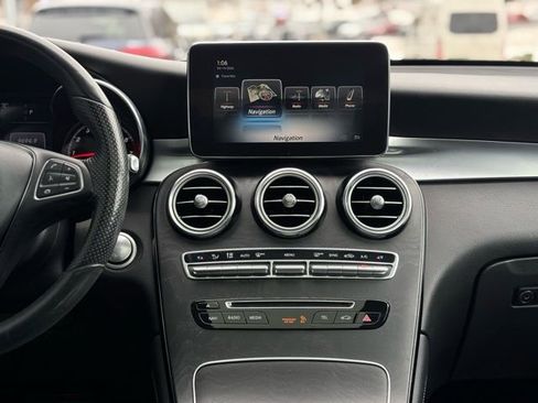 Used 2018 Mercedes-Benz GLC 300 4MATIC image 32