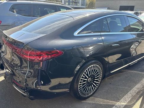 Used 2022 Mercedes-Benz EQS 580 4MATIC Sedan image 3