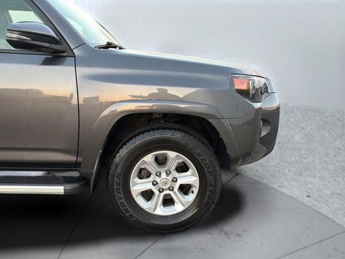 Used 2022 Toyota 4Runner SR5 Premium w/ Moonroof Package AWD/4WD image 32