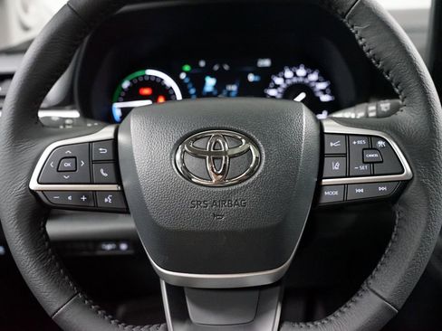 New 2026 Toyota Sienna XLE FWD image 13