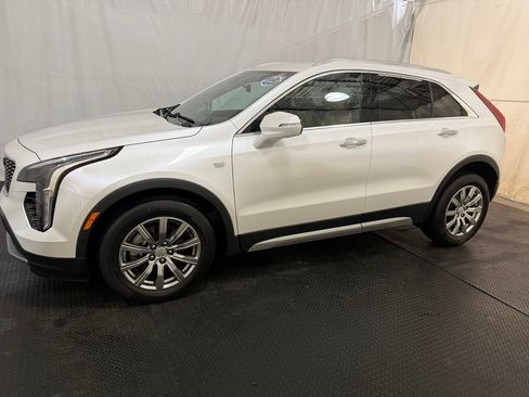 Used 2022 Cadillac XT4 Premium Luxury w/ Enhanced Visibility Package image 2