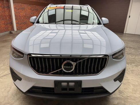 Used 2025 Volvo XC40 B5 Core image 8