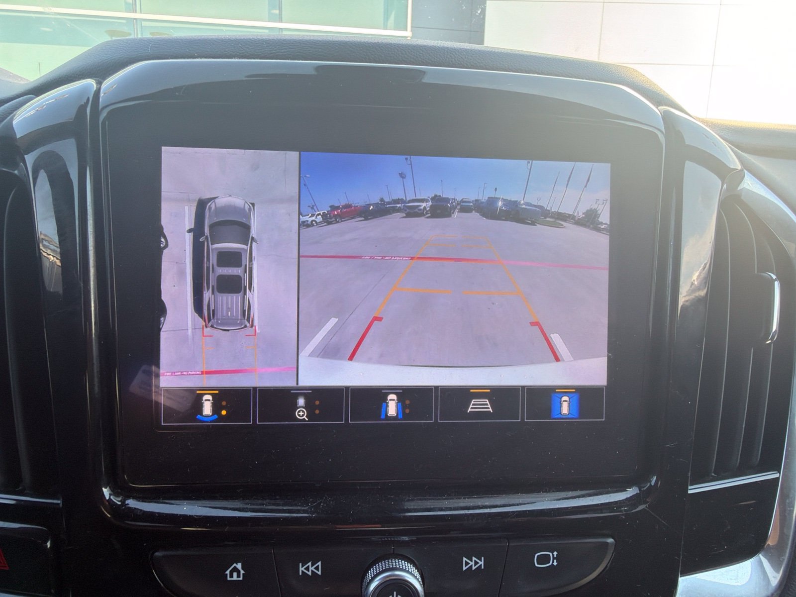 Used 2024 Chevrolet Traverse RS FWD image 8