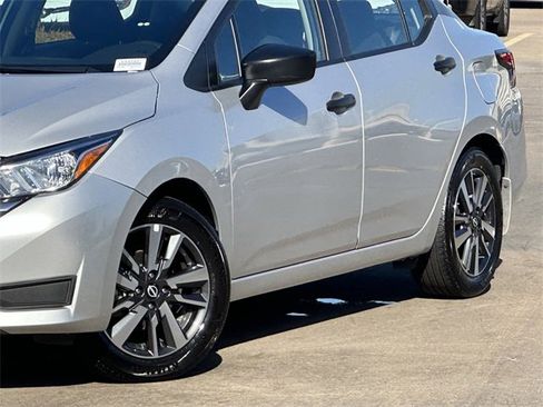 Used 2024 Nissan Versa S w/ S Plus Package image 3