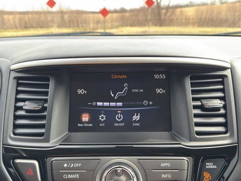 Used 2019 Nissan Pathfinder SV image 24