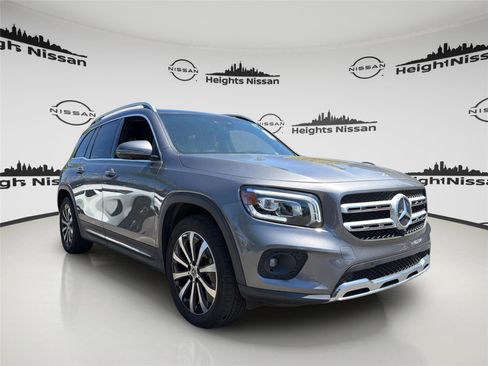 Used 2023 Mercedes-Benz GLB 250 4MATIC w/ Premium Package image 7
