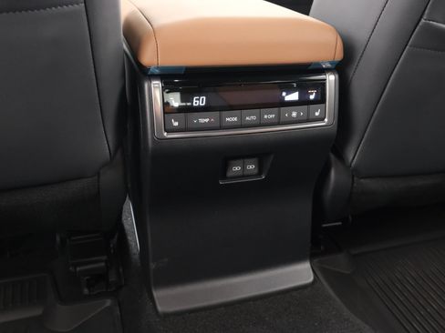 Used 2026 Lexus GX 550 w/ Accessory Package (2T) AWD/4WD image 37