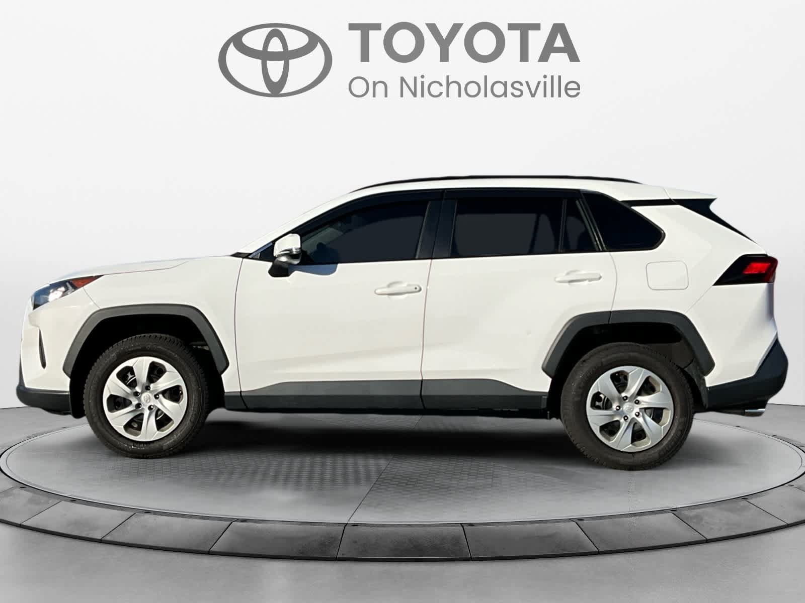 Used 2021 Toyota RAV4 LE FWD image 2