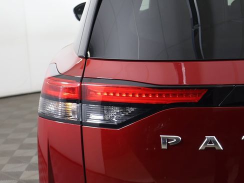 Used 2023 Nissan Pathfinder SL w/ Lighting Package (N92) image 17