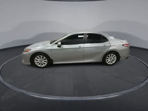 Used 2019 Toyota Camry LE w/ Convenience Package FWD image 5