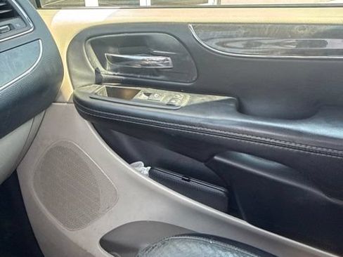 Used 2011 Chrysler Town & Country Limited FWD image 37