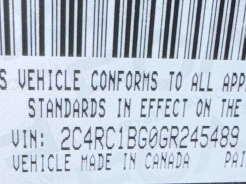 Used 2016 Chrysler Town & Country Touring image 17