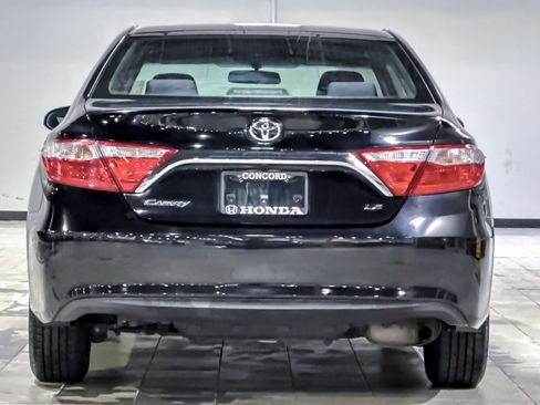 Used 2015 Toyota Camry LE image 9