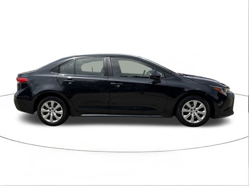 Used 2021 Toyota Corolla LE FWD image 2