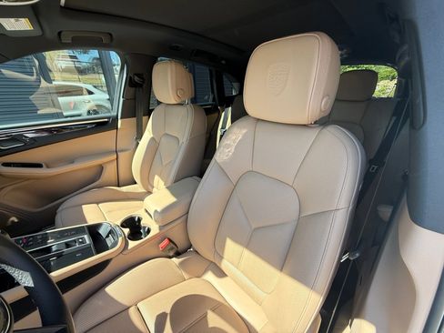 Certified 2026 Porsche Macan Turbo AWD/4WD image 12
