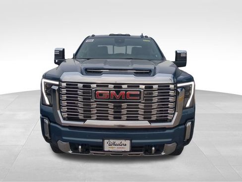 New 2026 GMC Sierra 2500 Denali w/ Denali Reserve Package AWD/4WD image 9