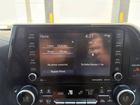 Used 2020 Toyota Highlander XLE FWD image 33