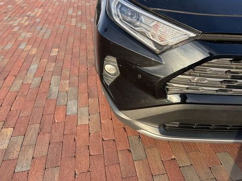 Used 2021 Toyota RAV4 Limited image 21