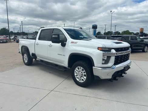 Used 2020 Chevrolet Silverado 2500 LT w/ Z71 Off-Road Package AWD/4WD image 8