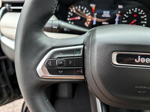 Used 2025 Jeep Compass Limited AWD/4WD image 19
