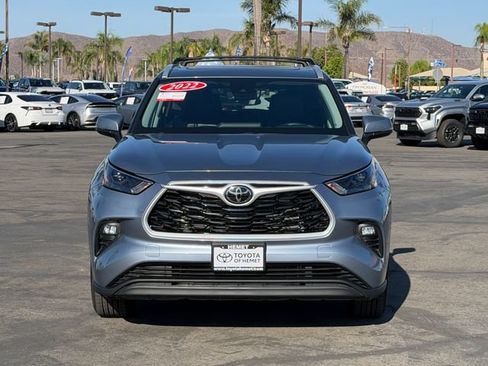 Used 2022 Toyota Highlander XLE FWD image 2