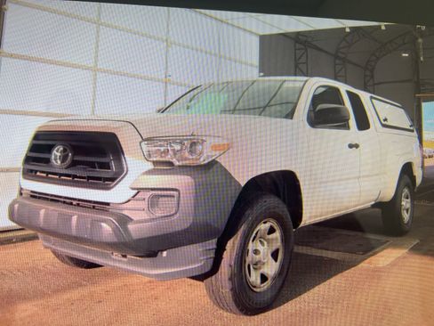 Used 2020 Toyota Tacoma SR RWD image 1