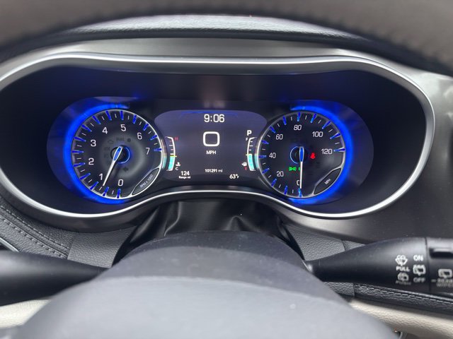Used 2018 Chrysler Pacifica Limited FWD image 16