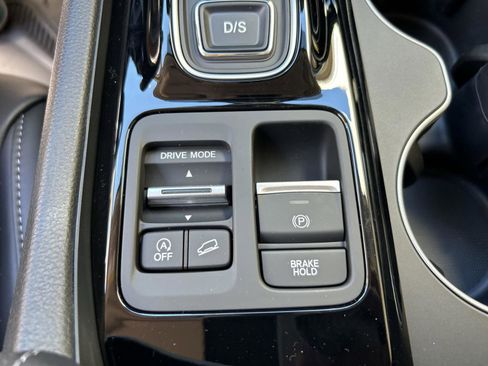 Certified 2025 Honda Pilot Touring image 29