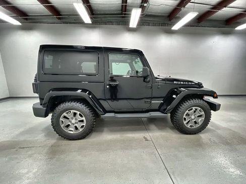 Used 2017 Jeep Wrangler Rubicon w/ Power Convenience Group AWD/4WD image 9