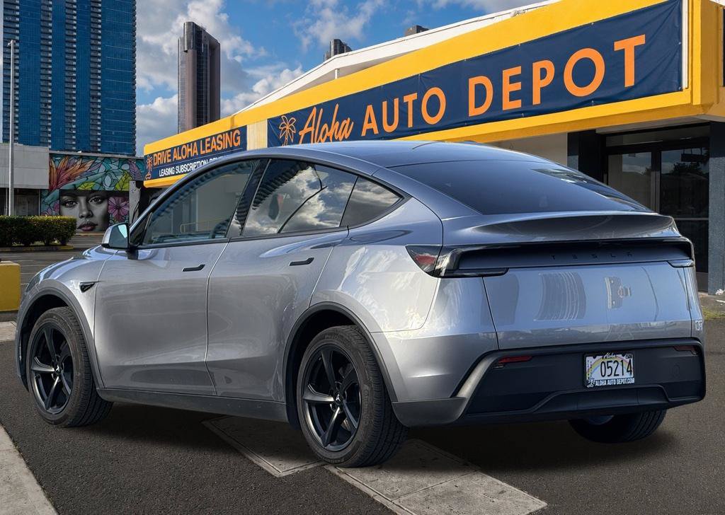 Used 2026 Tesla Model Y Long Range RWD image 3