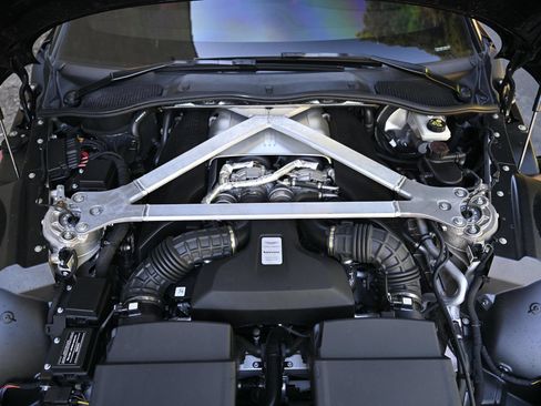 Used 2020 Aston Martin V8 Vantage Coupe RWD image 40