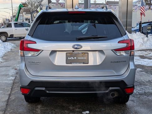 Used 2021 Subaru Forester Limited image 7