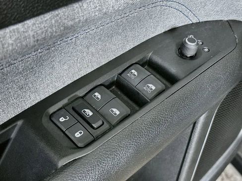 Used 2022 Jeep Compass Latitude AWD/4WD image 29