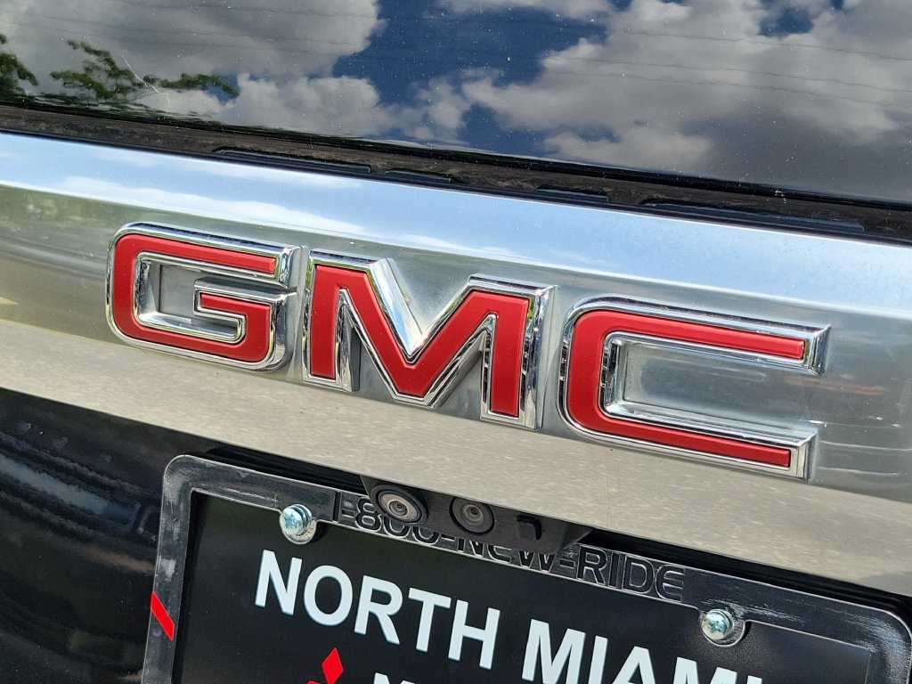 Used 2022 GMC Yukon Denali w/ Denali Premium Package AWD/4WD image 11