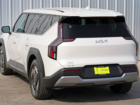 Used 2024 Kia EV9 Light Long Range image 52