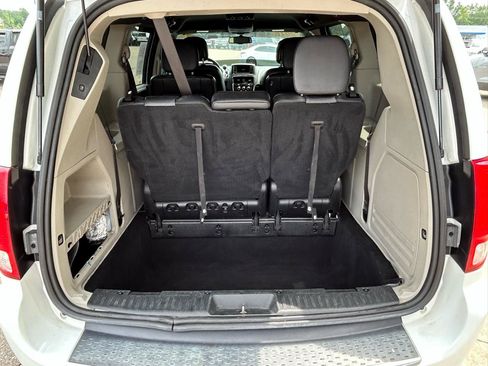 Used 2018 Dodge Grand Caravan SXT FWD image 16