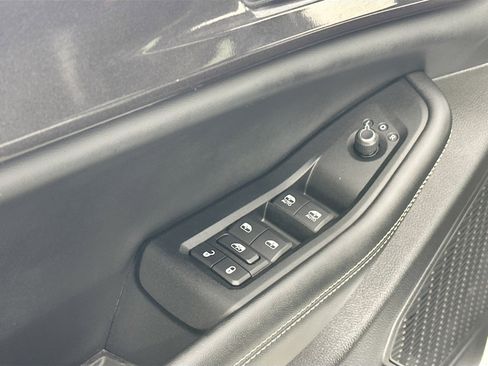 Used 2023 Jeep Grand Cherokee L Laredo image 17