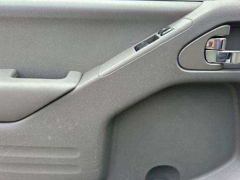 Used 2020 Nissan Frontier S image 12