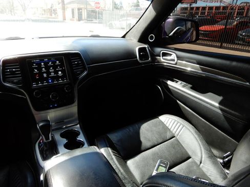 Used 2018 Jeep Grand Cherokee SRT image 21