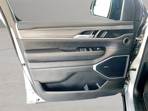 Used 2024 Jeep Wagoneer L Series II image 12