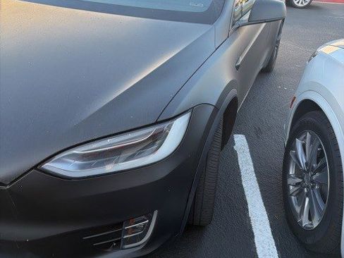 Used 2018 Tesla Model X 75D image 1