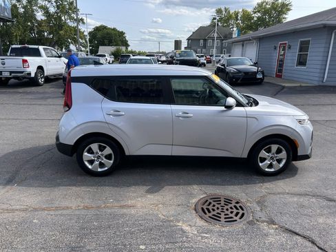 Used 2020 Kia Soul LX FWD image 2