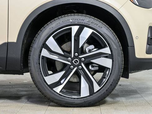 Used 2026 Volvo XC40 B4 Plus w/ Protection Package Premier FWD image 39